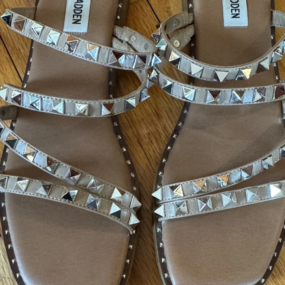 Steve Madden Tan/ Nude Slide Sandals with Silver Pyramid Studs - Picture 5 of 5